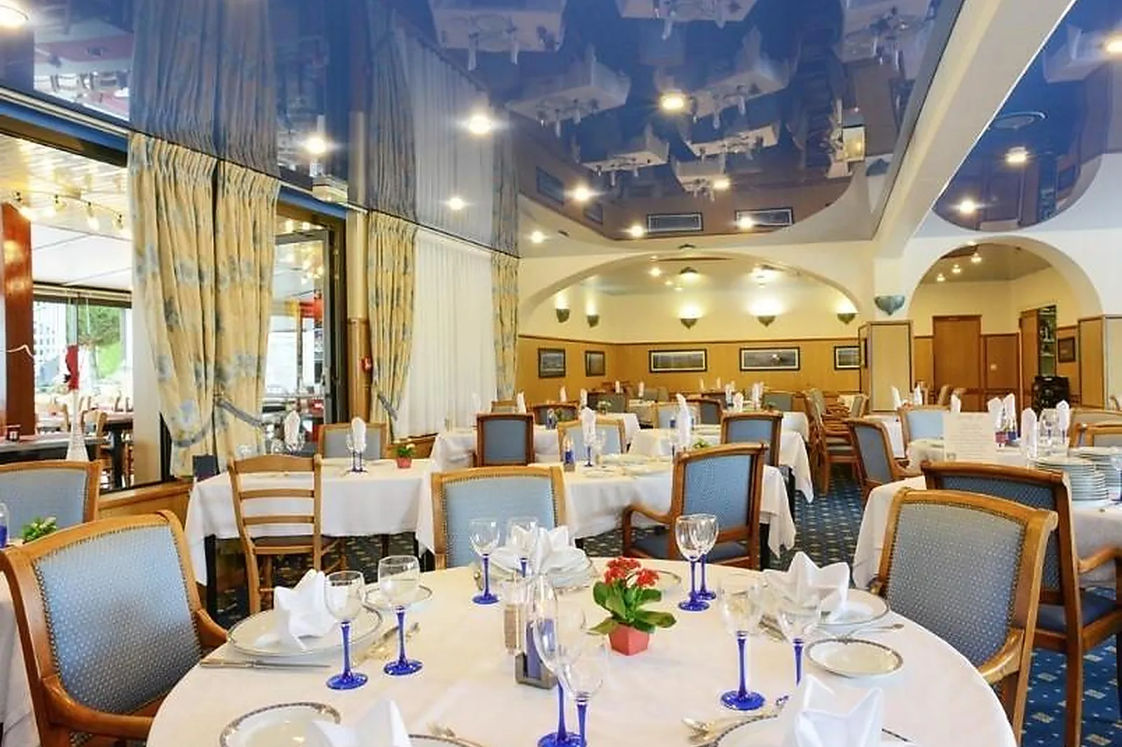 Lieux événementiels, HÔTEL LES 13 ASSIETTES