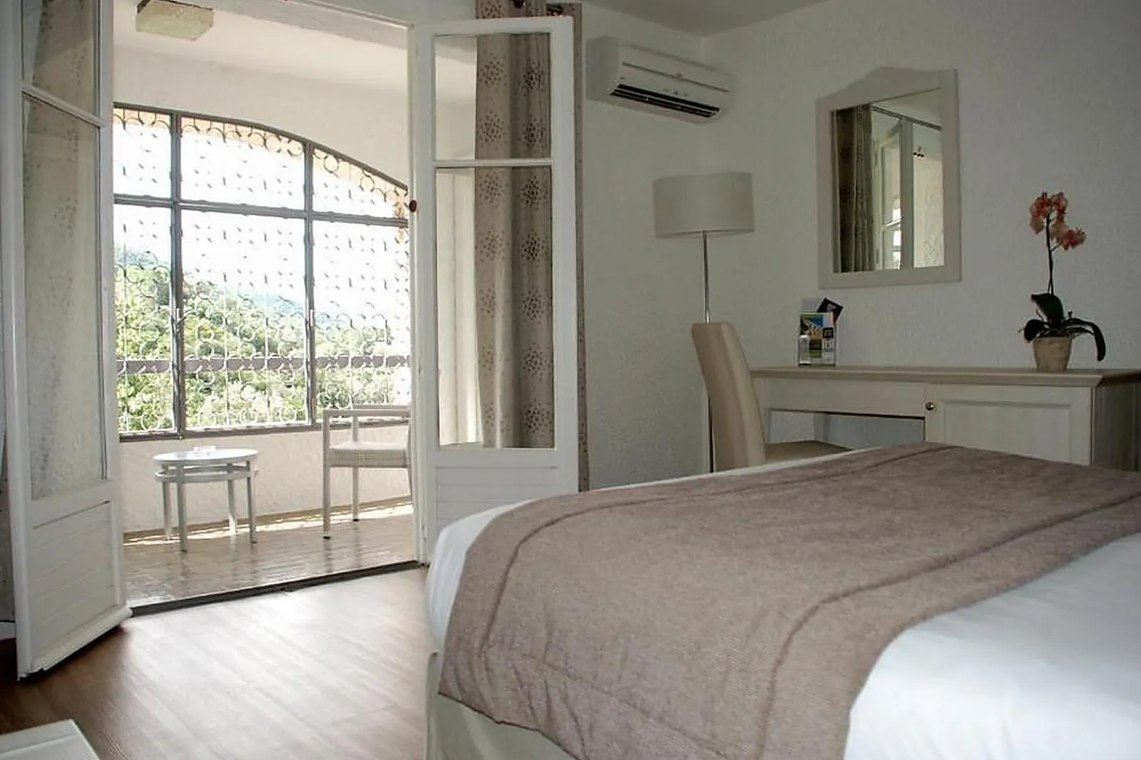 Lieux événementiels, HÔTEL LES 3 BARBUS