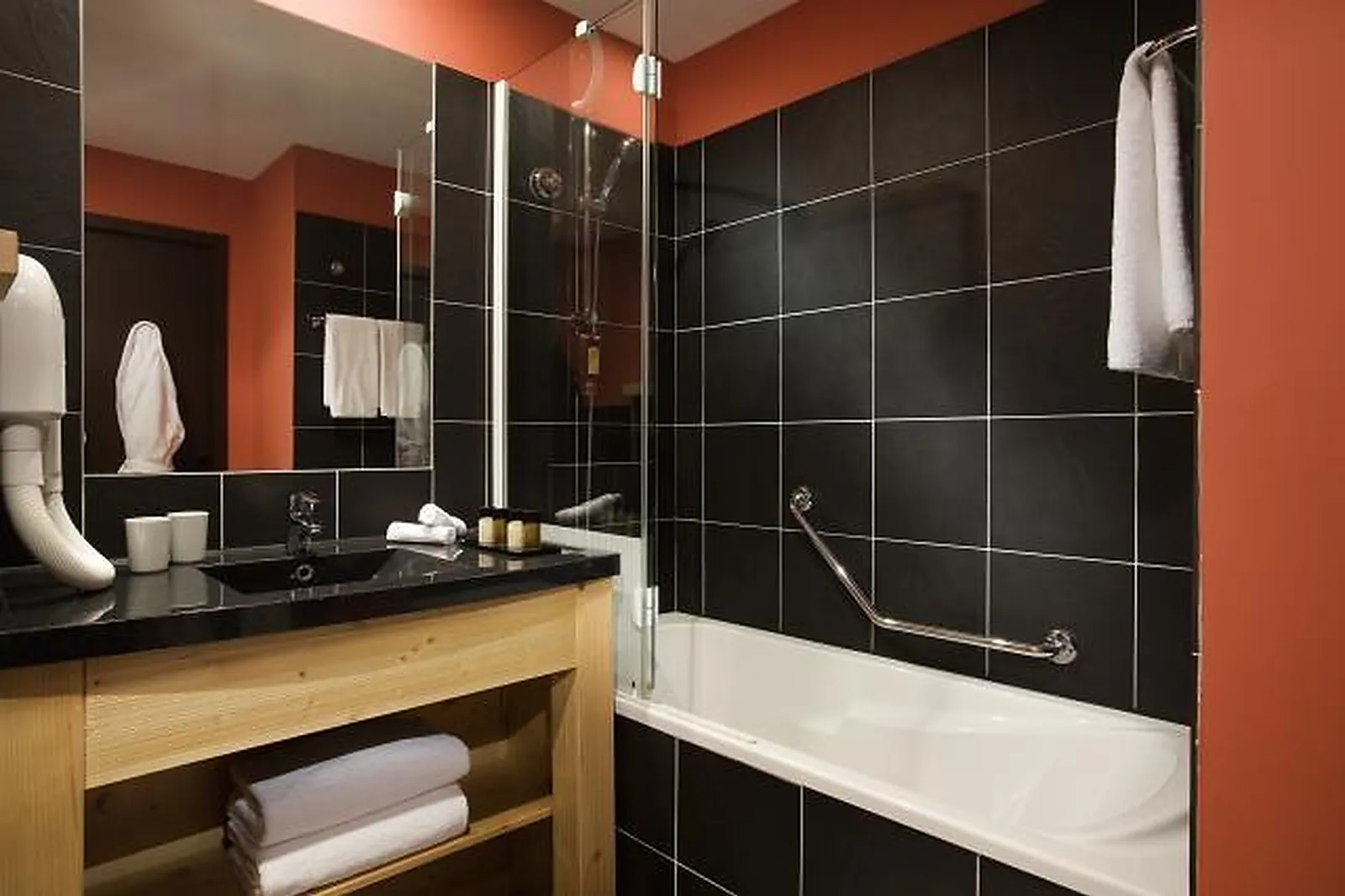 Lieux événementiels, HÔTEL LES BRUYÈRES