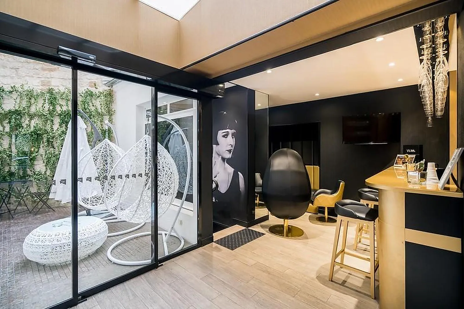 Lieux événementiels, HÔTEL LES BULLES DE PARIS