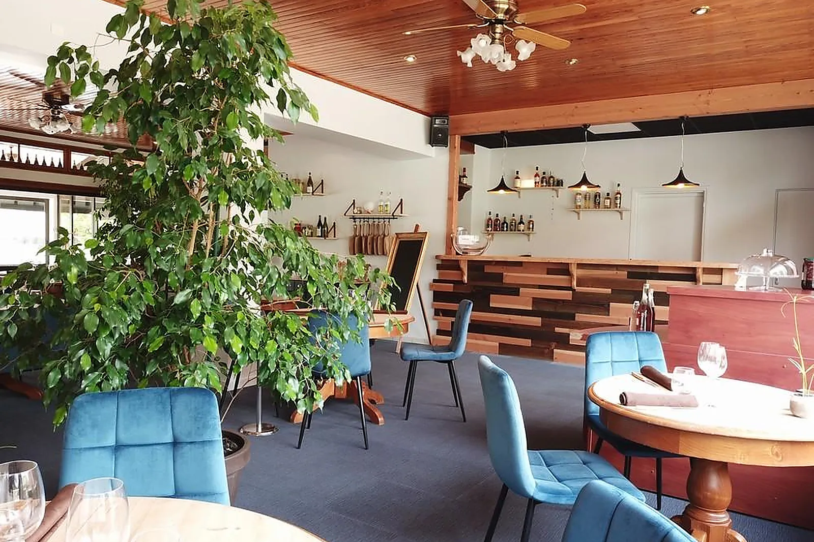 Lieux événementiels, HÔTEL LES GLYCINES RESTAURANT HYDROPATHES