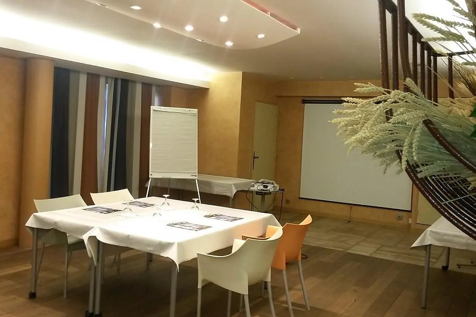 Lieux événementiels, HÔTEL LES PAGES