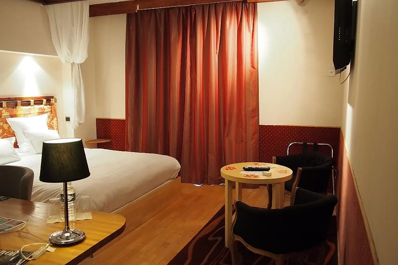 Lieux événementiels, HÔTEL LES PAGES