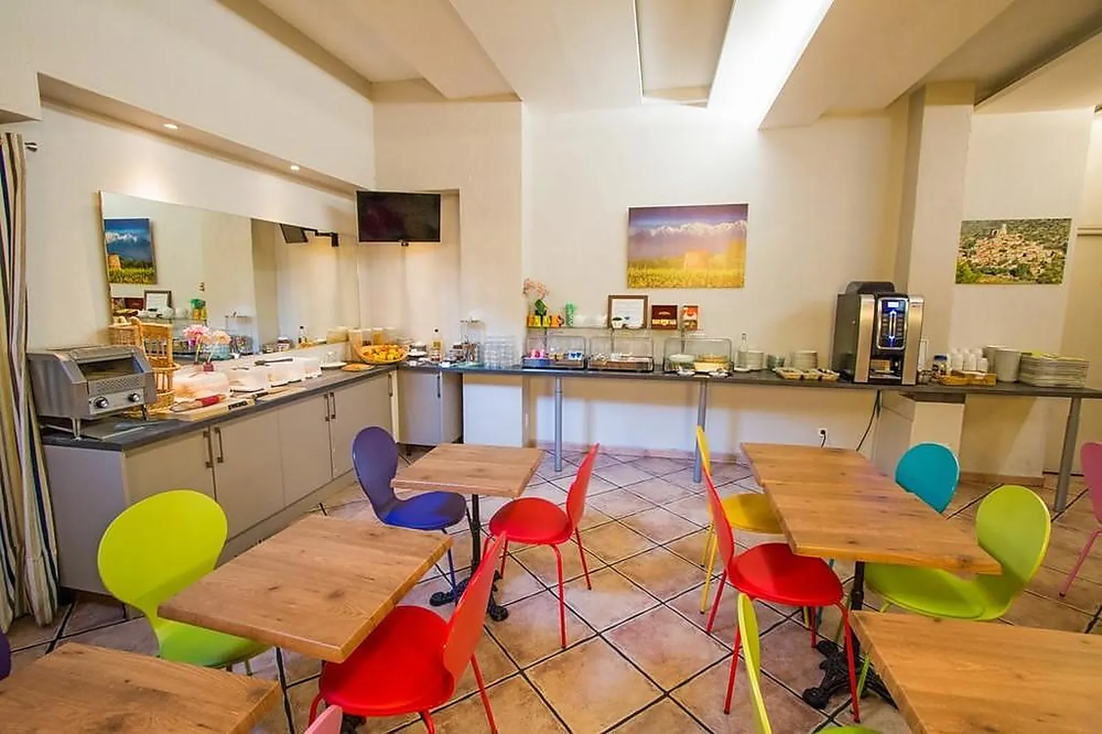 Lieux événementiels, HÔTEL MONDIAL