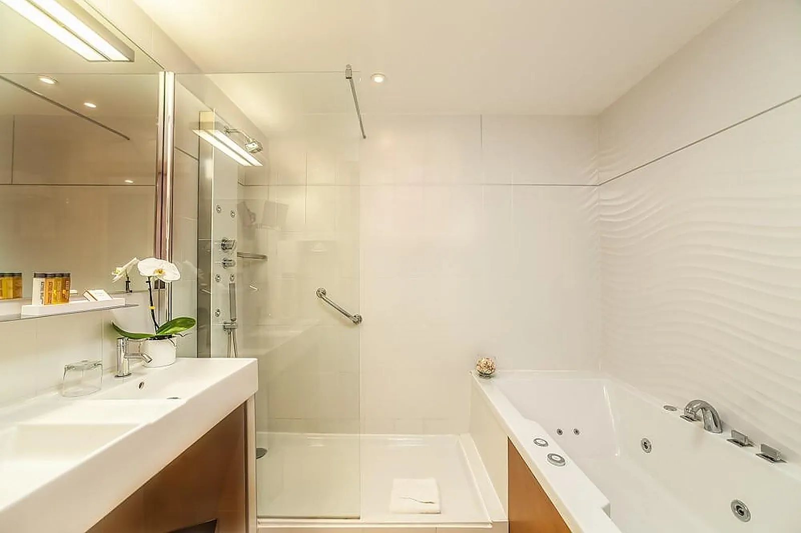 Lieux événementiels, HÔTEL MONTAIGNE  SPA