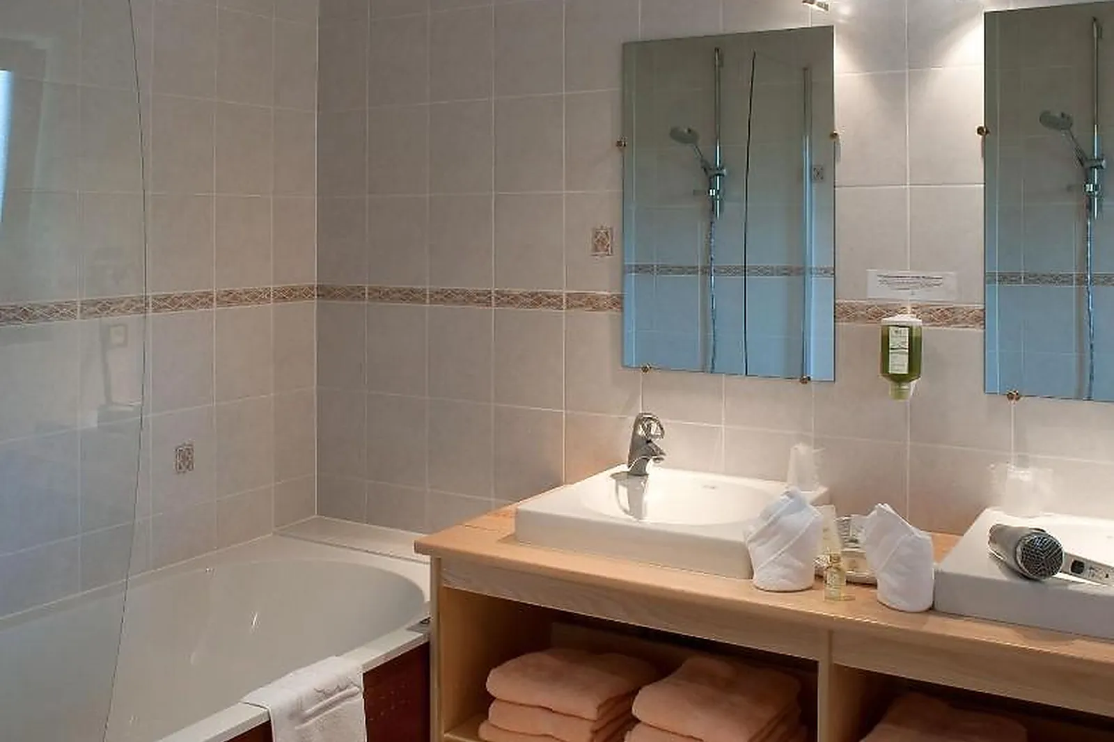 Lieux événementiels, HÔTEL NEUHAUSER