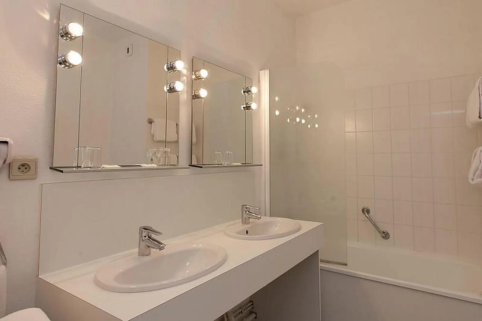 Lieux événementiels, HÔTEL PARADIS