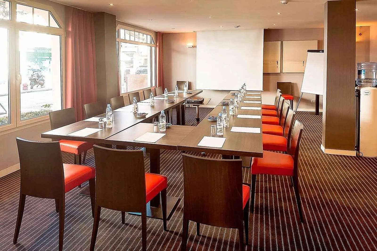 Lieux événementiels, HÔTEL RED FOX