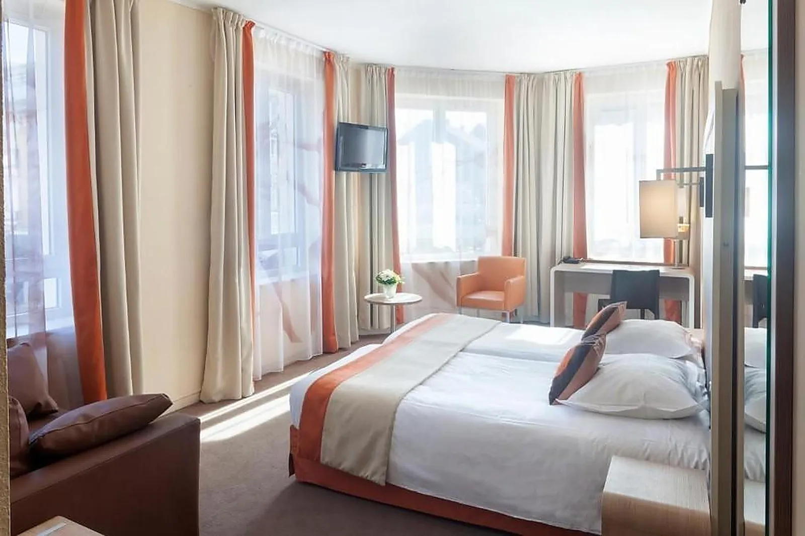 Lieux événementiels, HÔTEL RED FOX