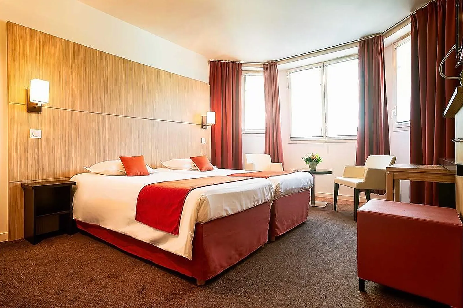 Lieux événementiels, HÔTEL RED FOX