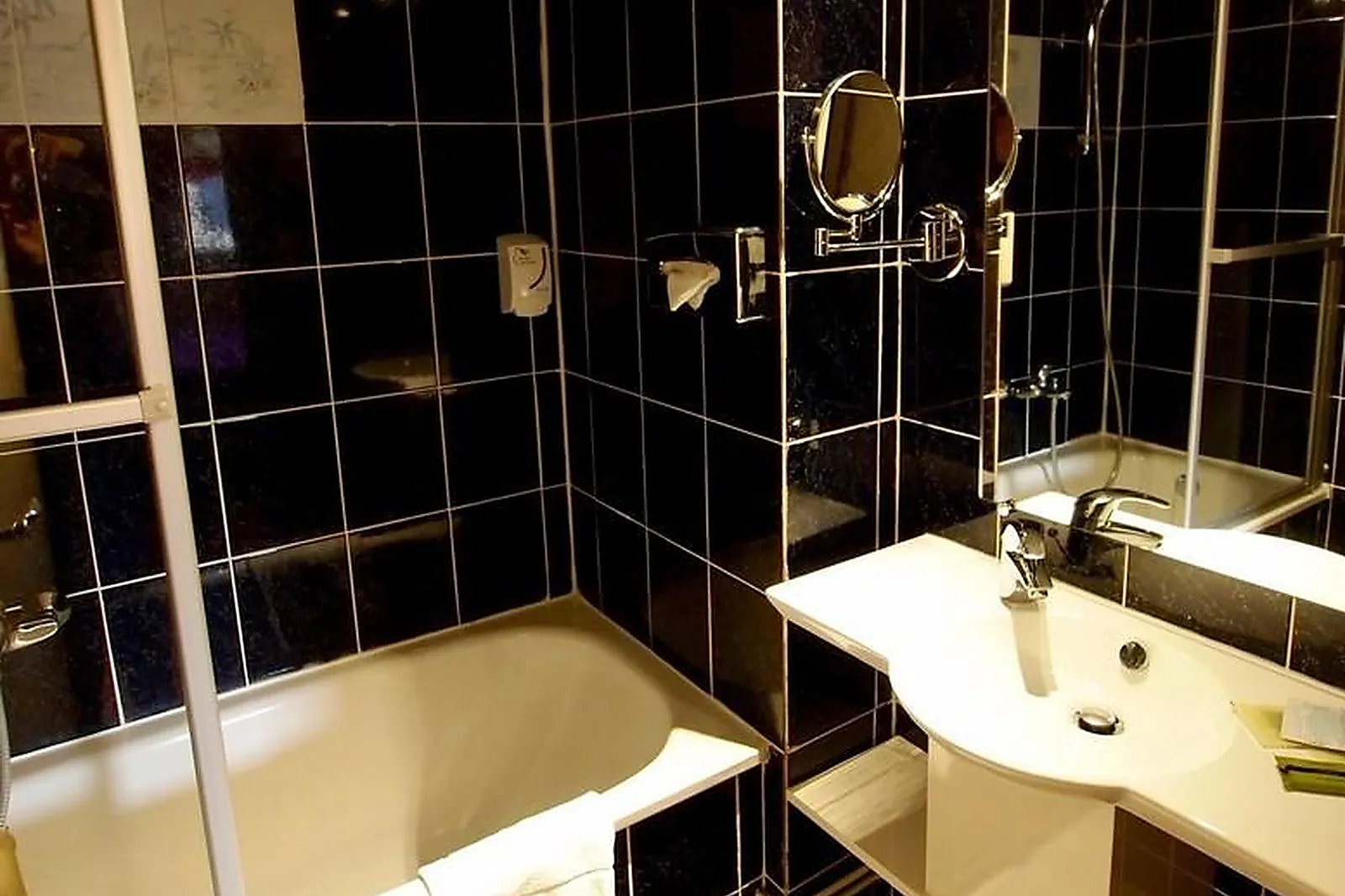 Lieux événementiels, HOTEL RESTAURANT AU CERF D'OR