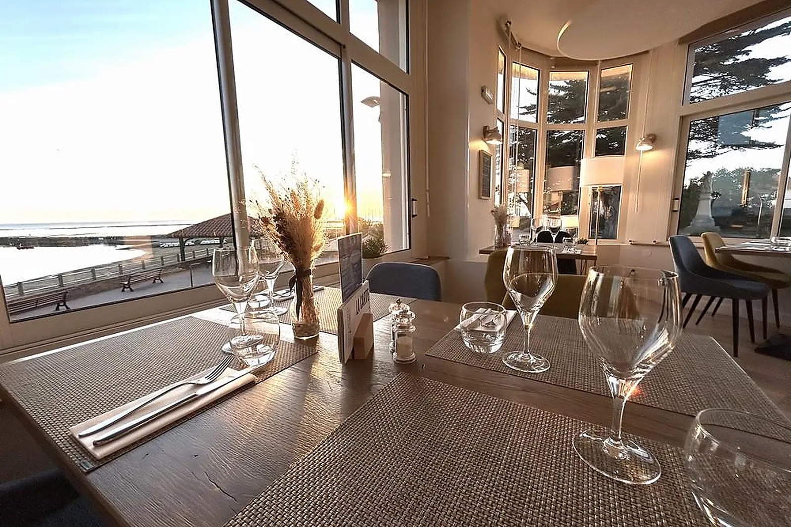 Lieux événementiels, HÔTEL RESTAURANT BAR LE GRAND LARGE