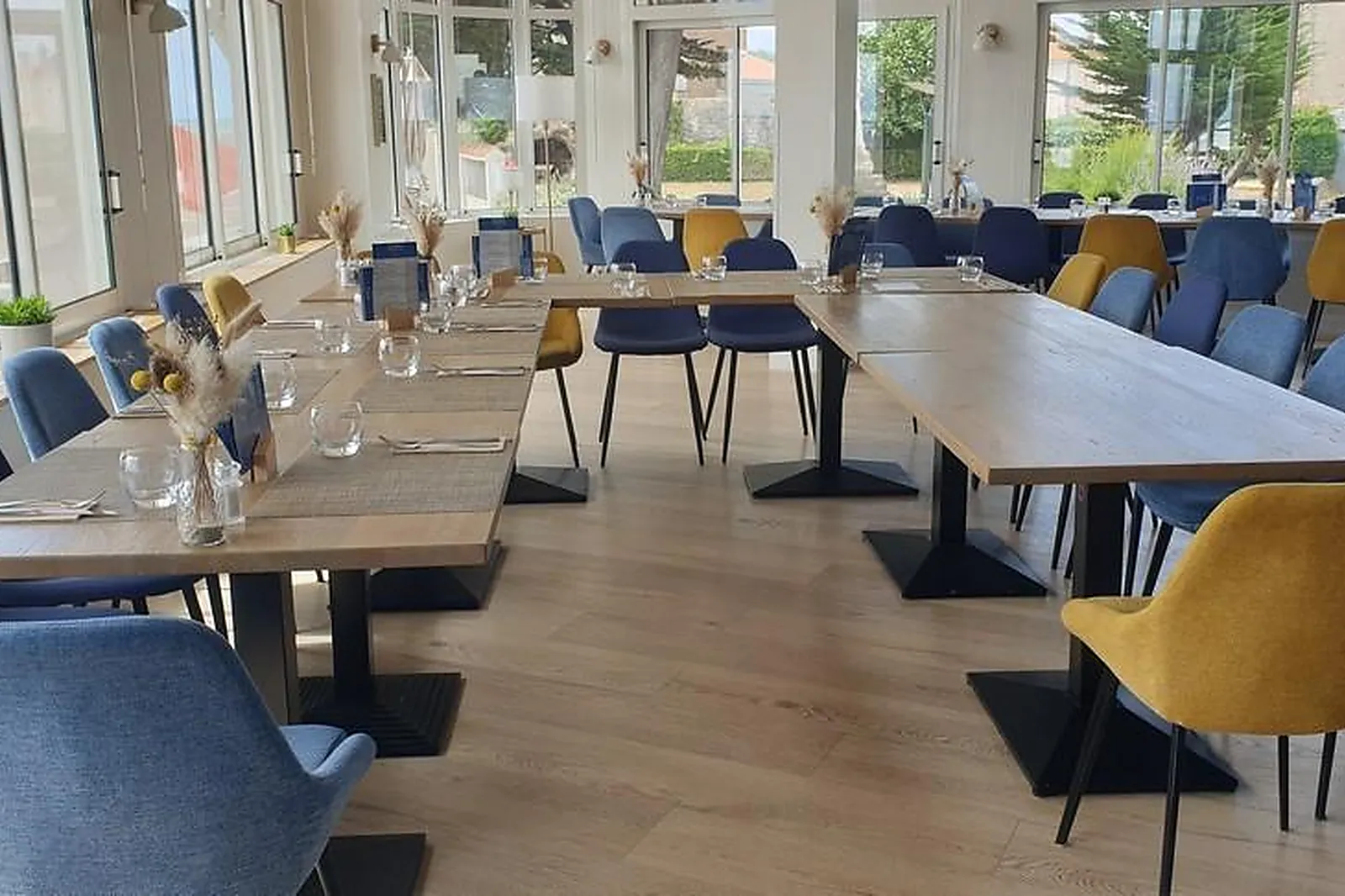 Lieux événementiels, HÔTEL RESTAURANT BAR LE GRAND LARGE