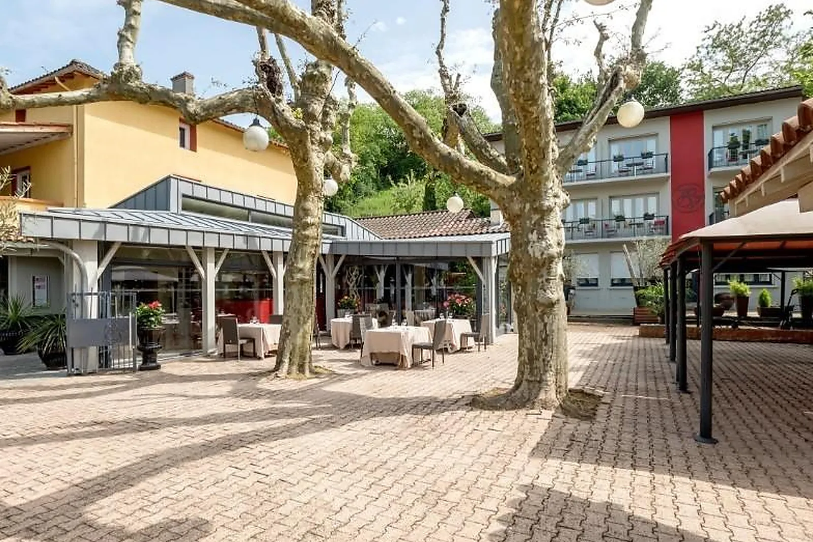 Lieux événementiels, HÔTEL RESTAURANT CHEZ NOUS