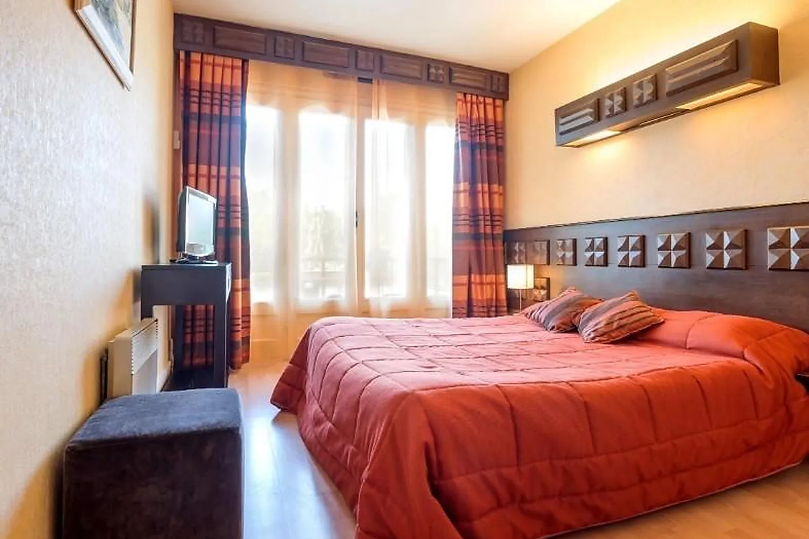 Lieux événementiels, HÔTEL RESTAURANT CHEZ NOUS