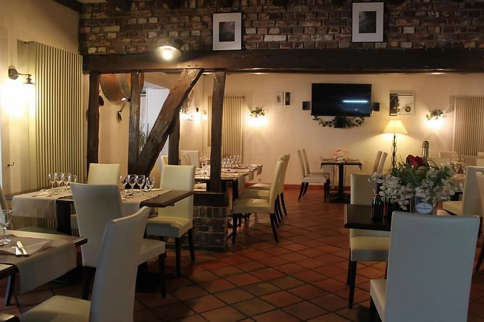 Lieux événementiels, HÔTEL RESTAURANT EOLIENNE