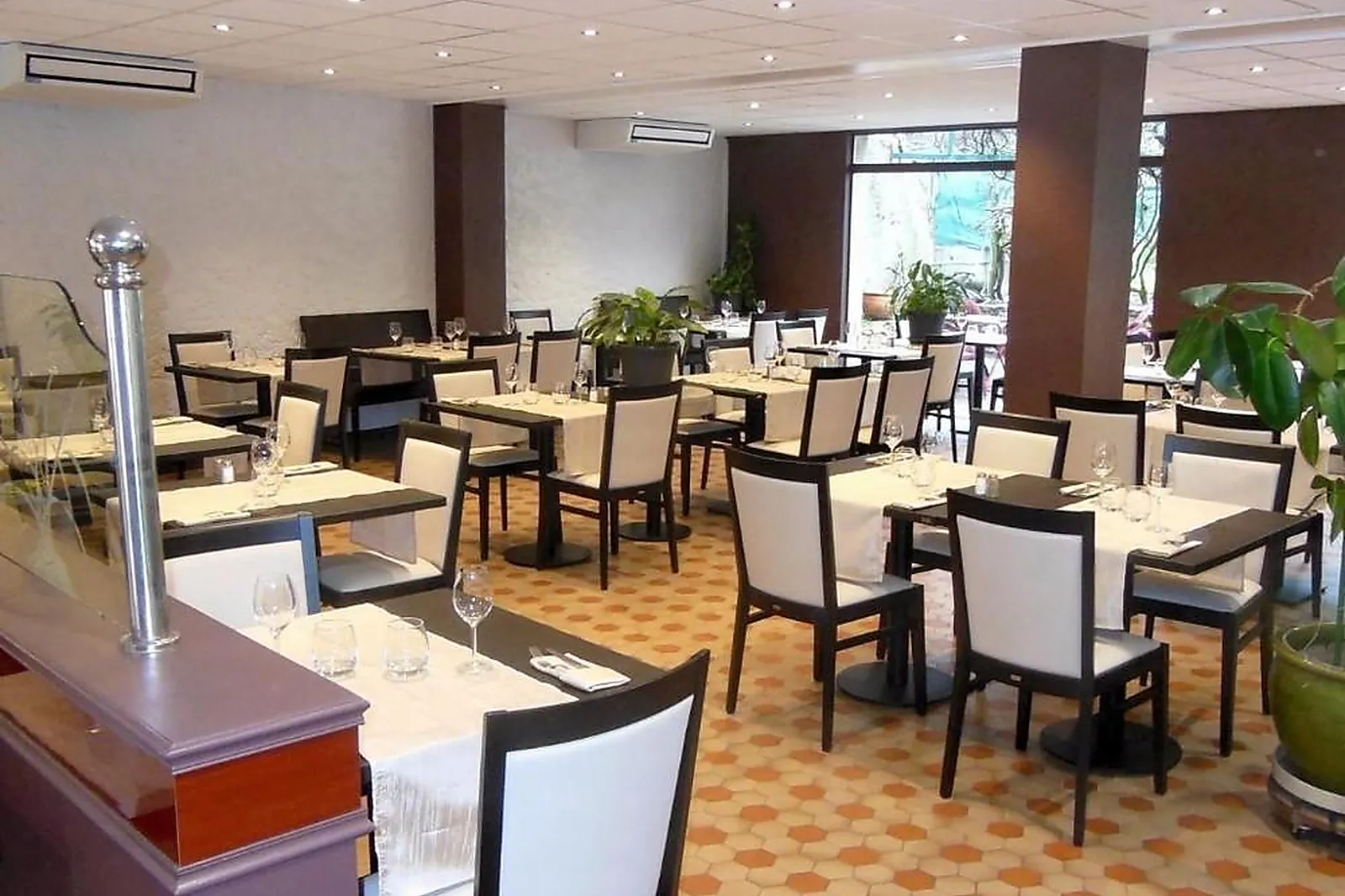 Lieux événementiels, HÔTEL RESTAURANT HENRY II