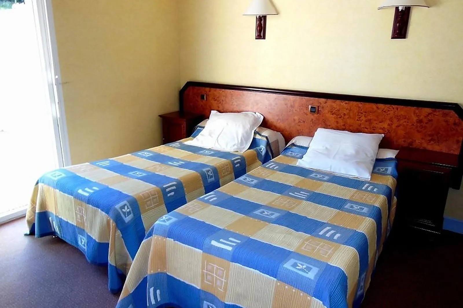 Lieux événementiels, HÔTEL RESTAURANT HENRY II