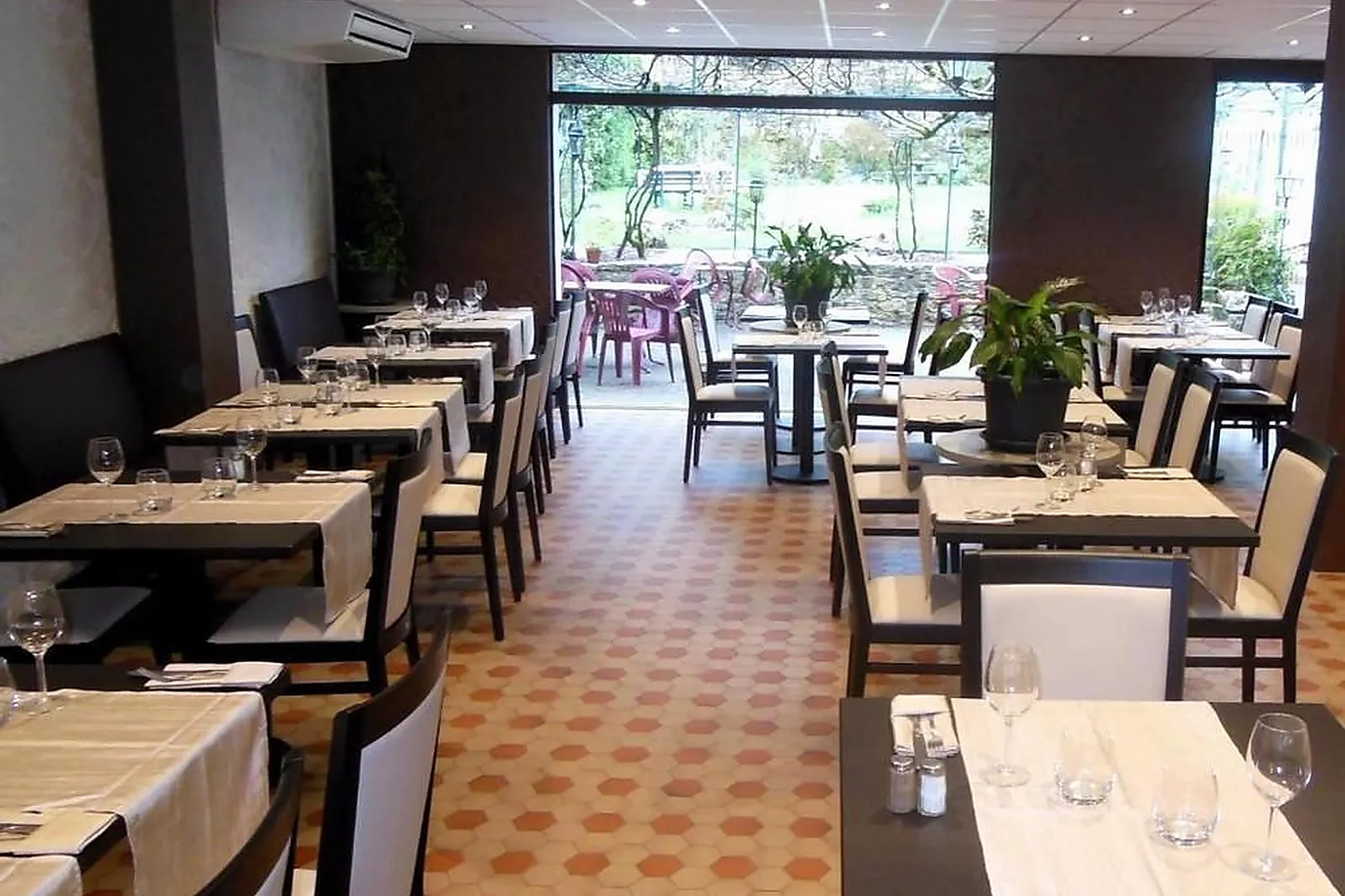 Lieux événementiels, HÔTEL RESTAURANT HENRY II