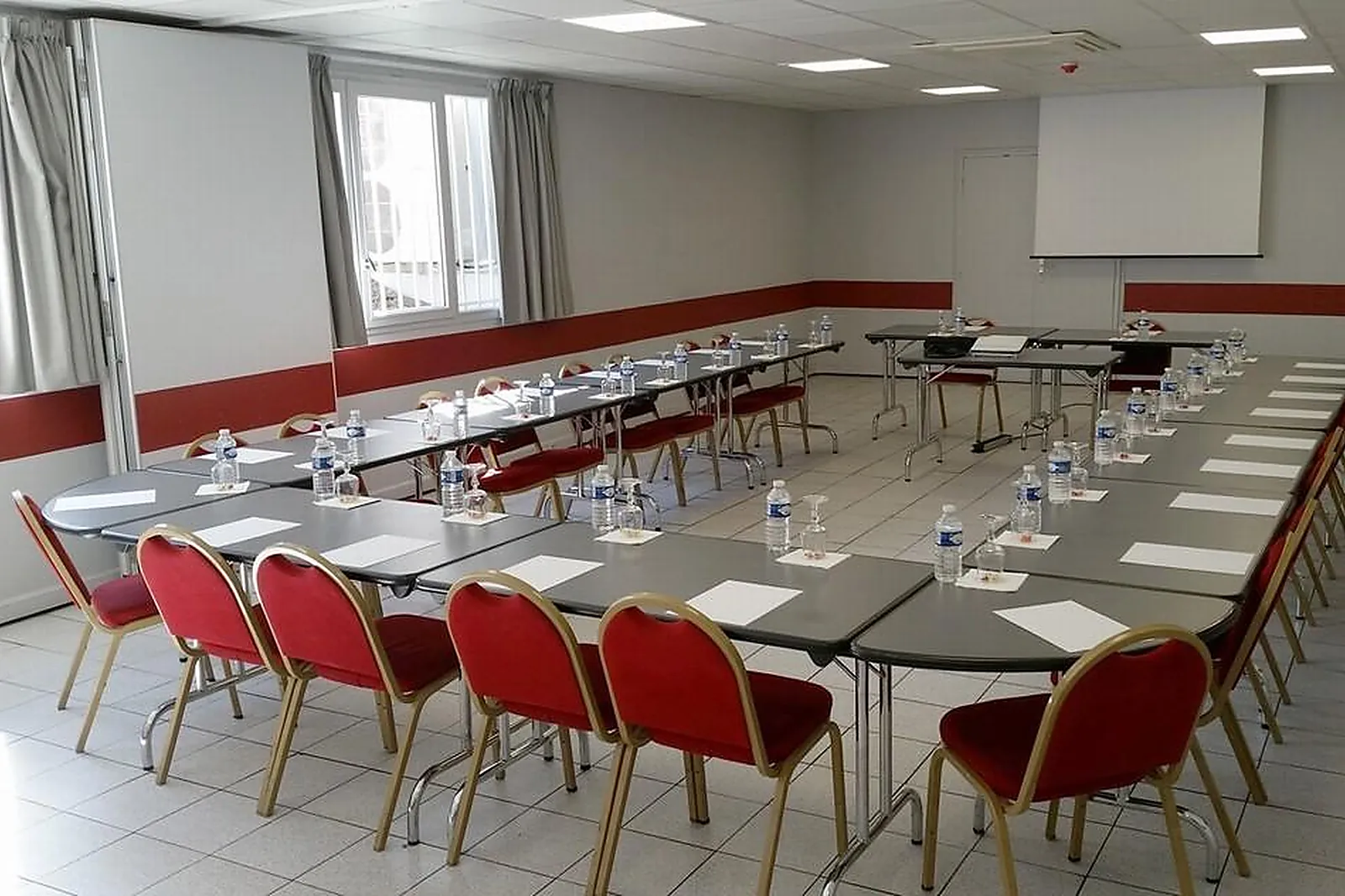 Lieux événementiels, HOTEL-RESTAURANT L'AMANDIER