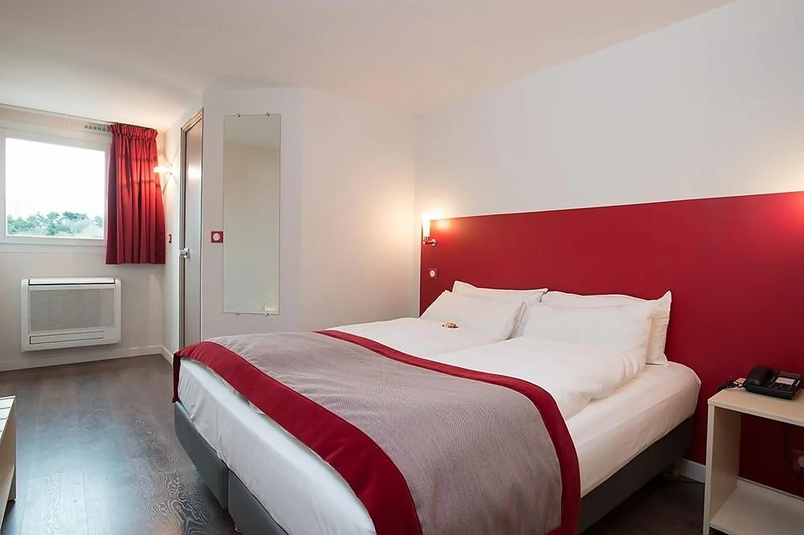 Lieux événementiels, HOTEL-RESTAURANT L'AMANDIER