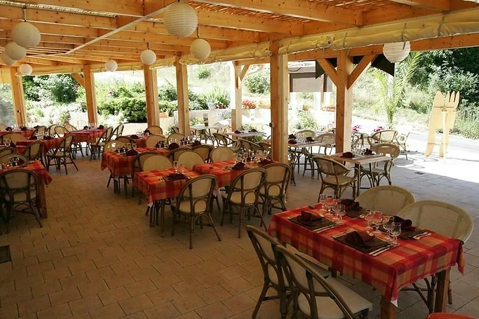 Lieux événementiels, HOTEL-RESTAURANT LA LAUZETANE