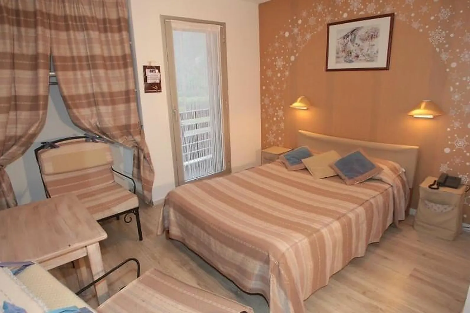 Lieux événementiels, HOTEL-RESTAURANT LA LAUZETANE