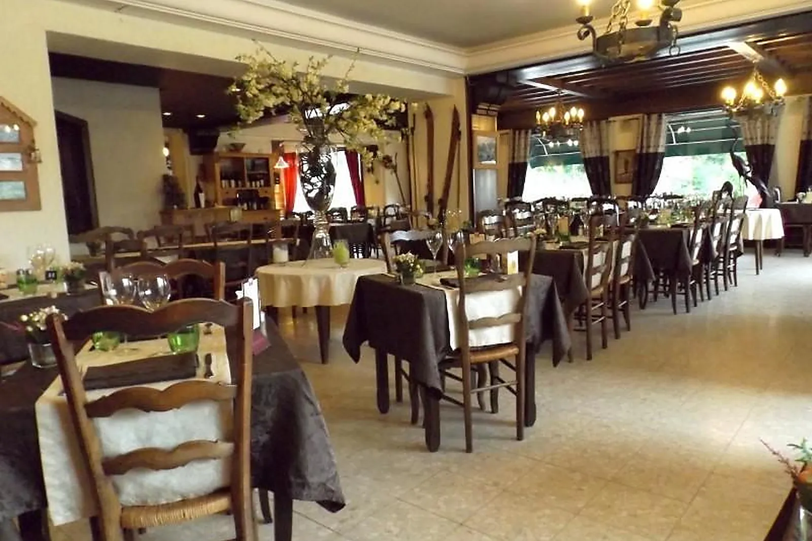 Lieux événementiels, HÔTEL RESTAURANT LA REDOUTE