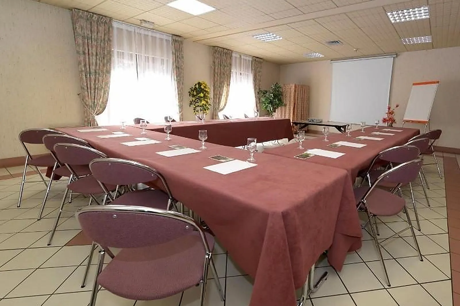 Lieux événementiels, HÔTEL RESTAURANT LE CHEVAL BLANC ET CLOVIS