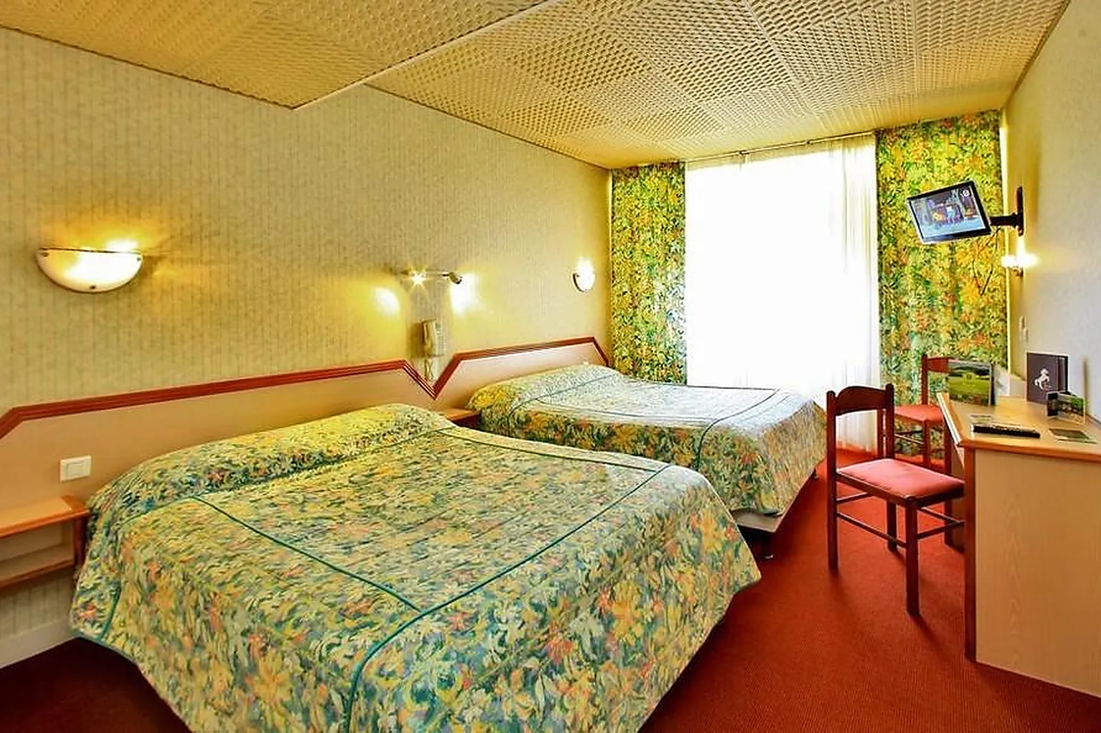 Lieux événementiels, HÔTEL RESTAURANT LE CHEVAL BLANC ET CLOVIS