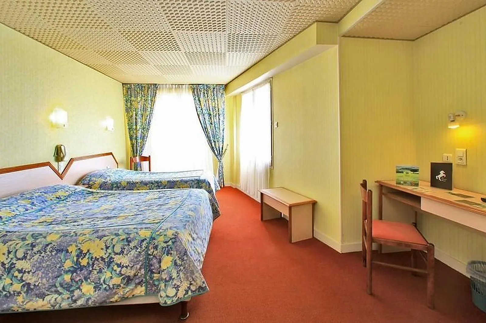 Lieux événementiels, HÔTEL RESTAURANT LE CHEVAL BLANC ET CLOVIS