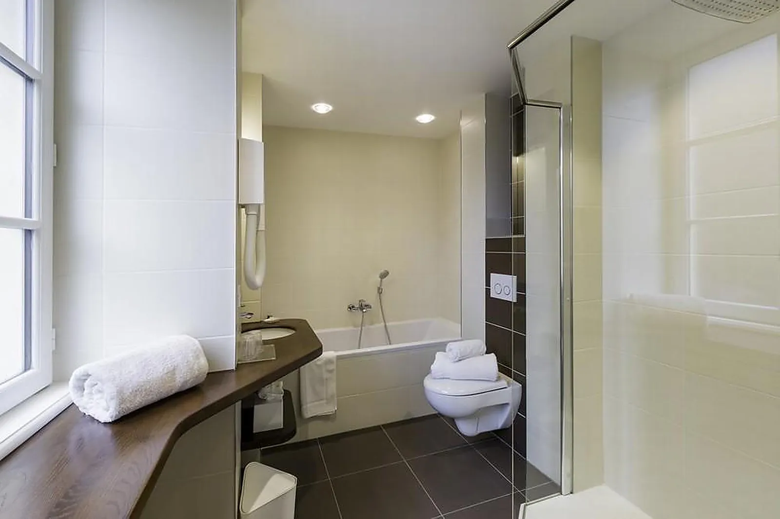 Lieux événementiels, HOTEL RESTAURANT LE DAUPHIN ET LE SPA DU PRIEURÉ