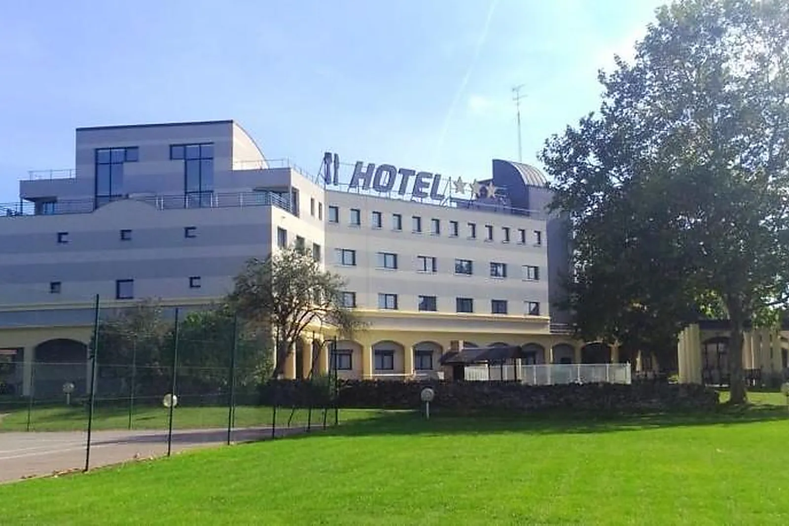 Lieux événementiels, HÔTEL RESTAURANT LE PADDOCK