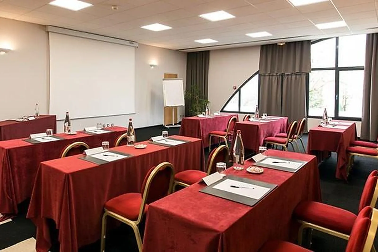 Lieux événementiels, HÔTEL RESTAURANT LE PADDOCK