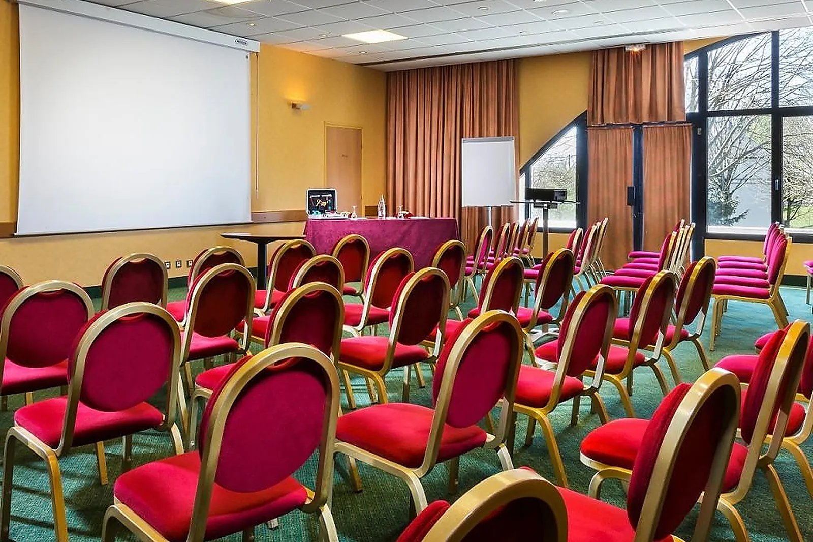 Lieux événementiels, HÔTEL RESTAURANT LE PADDOCK