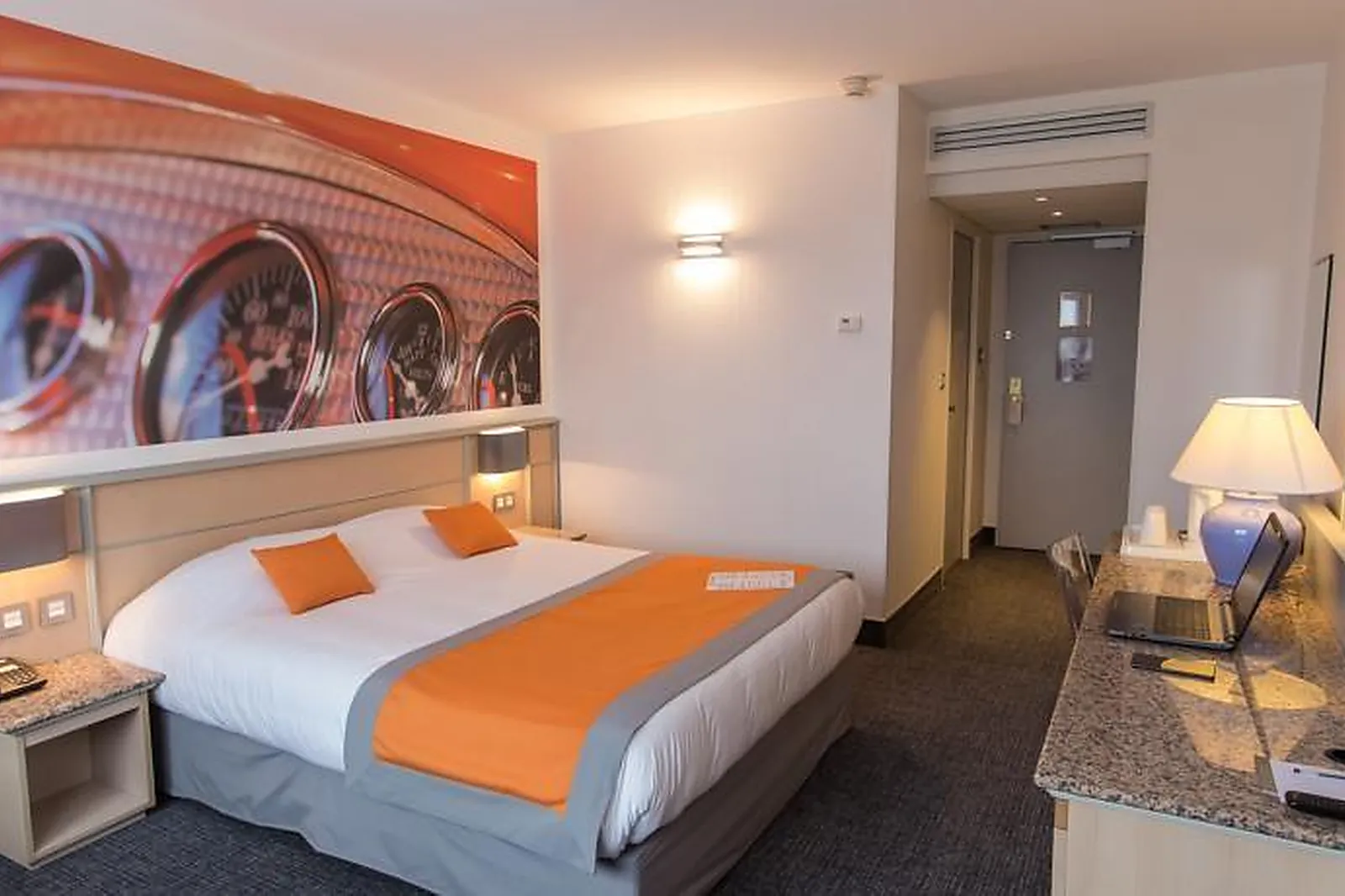 Lieux événementiels, HÔTEL RESTAURANT LE PADDOCK