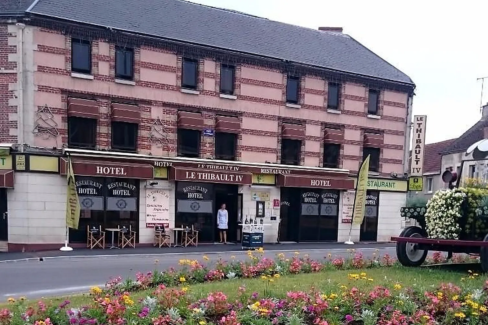 Lieux événementiels, HOTEL RESTAURANT LE THIBAULT IV