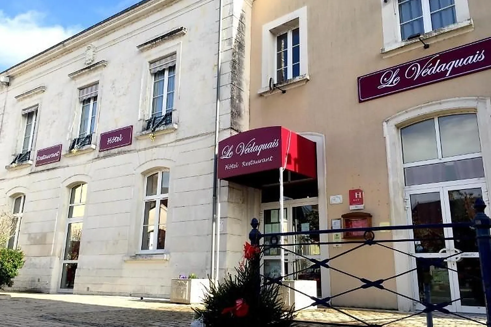 Lieux événementiels, HÔTEL RESTAURANT LE VÉDAQUAIS