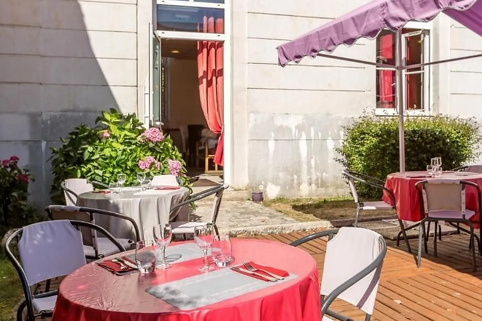 Lieux événementiels, HÔTEL RESTAURANT LE VÉDAQUAIS