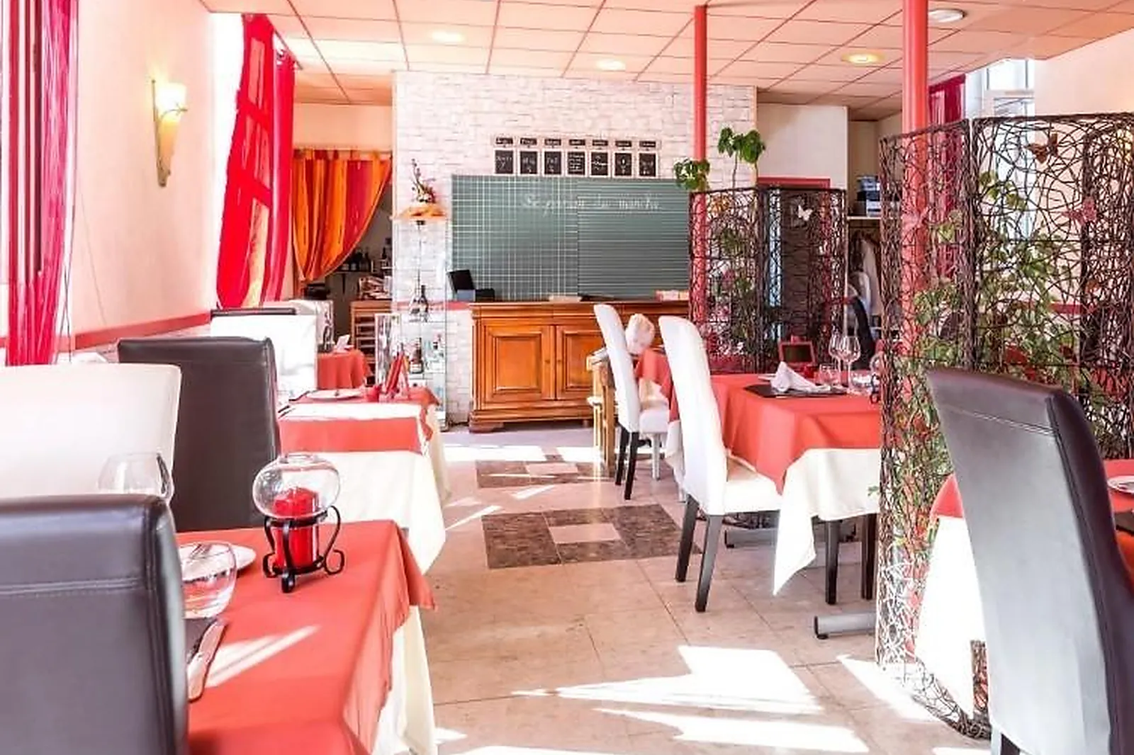 Lieux événementiels, HÔTEL RESTAURANT LE VÉDAQUAIS