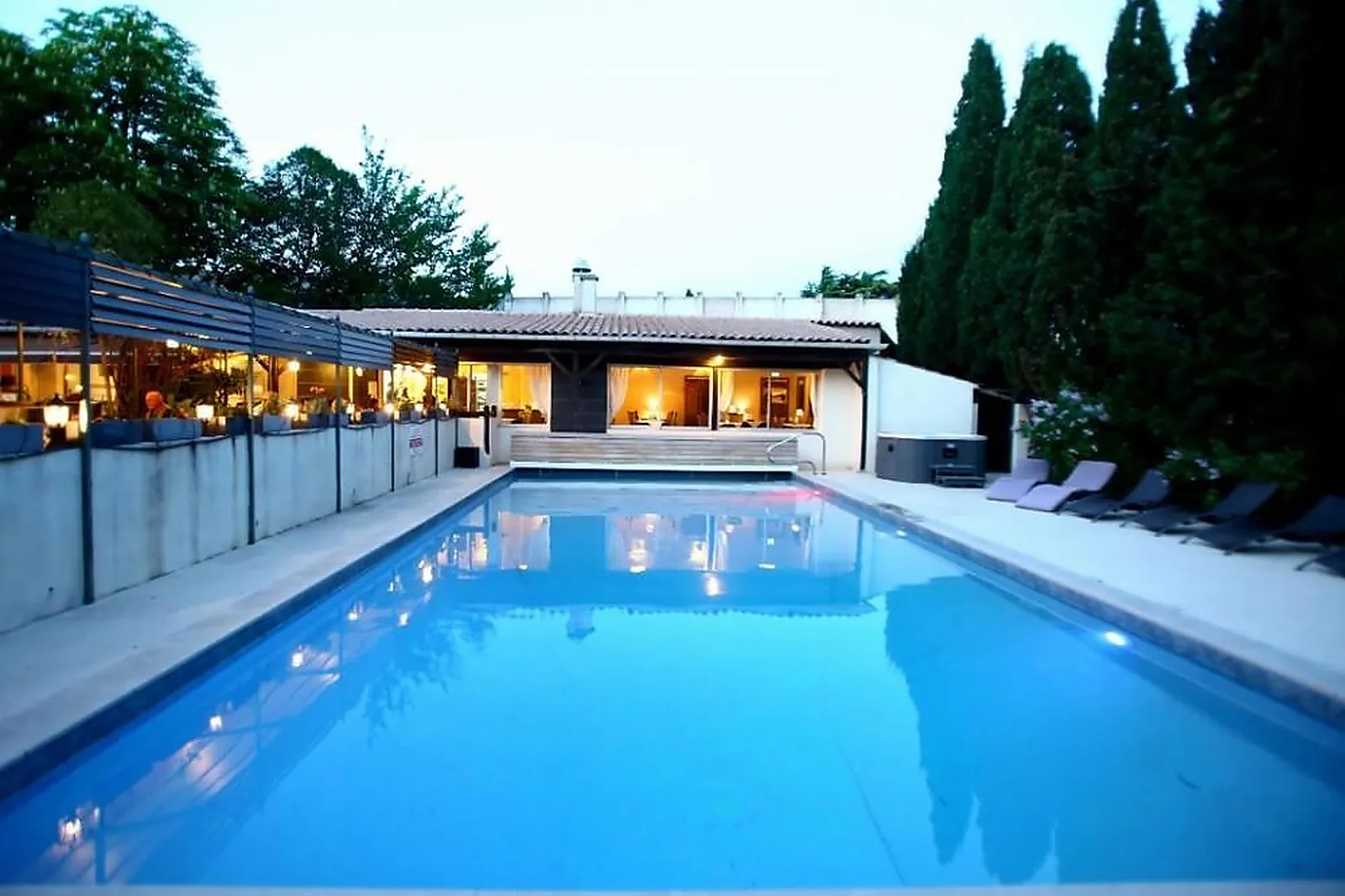 Lieux événementiels, HÔTEL RESTAURANT LES CÈDRES