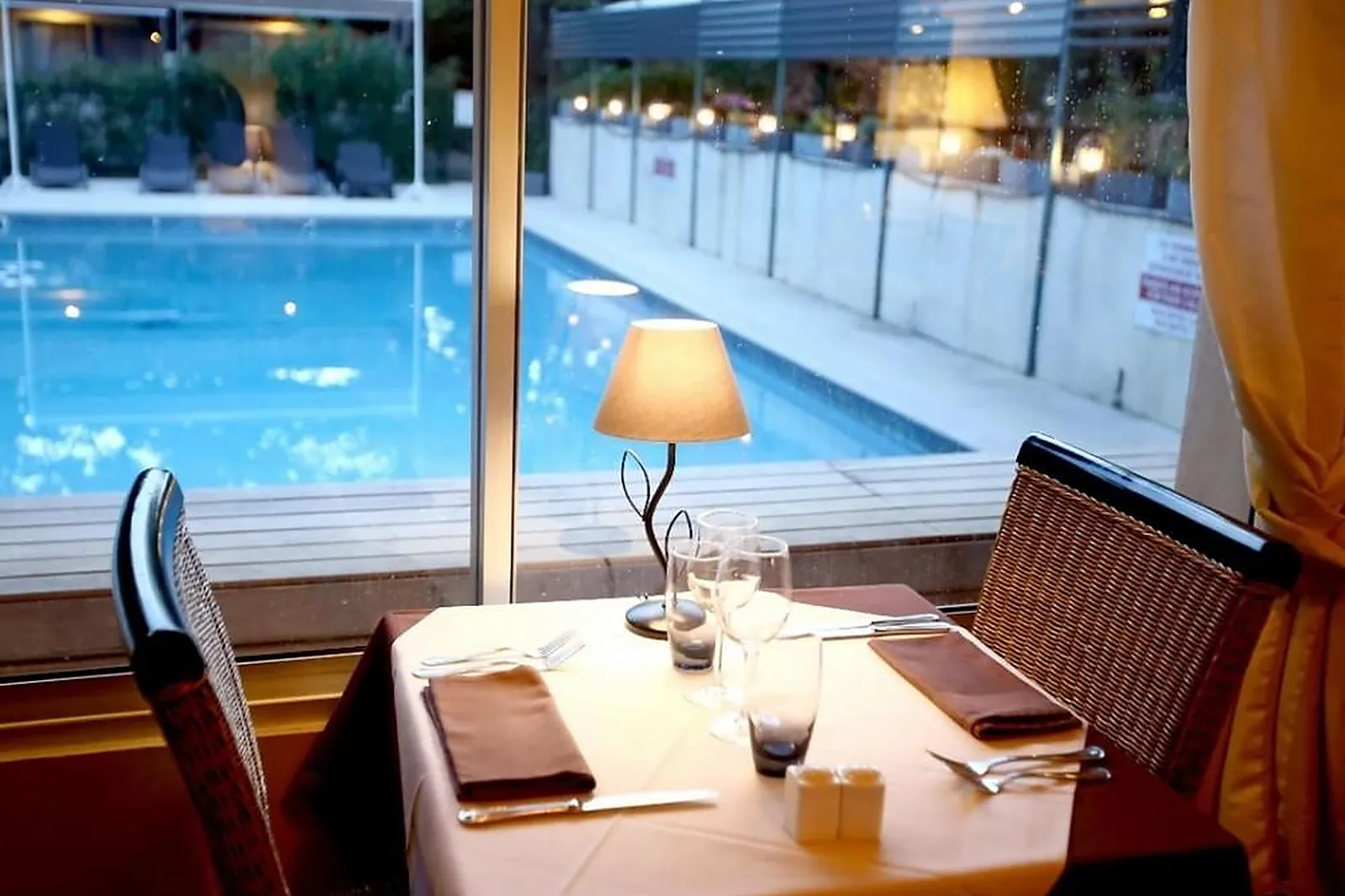 Lieux événementiels, HÔTEL RESTAURANT LES CÈDRES