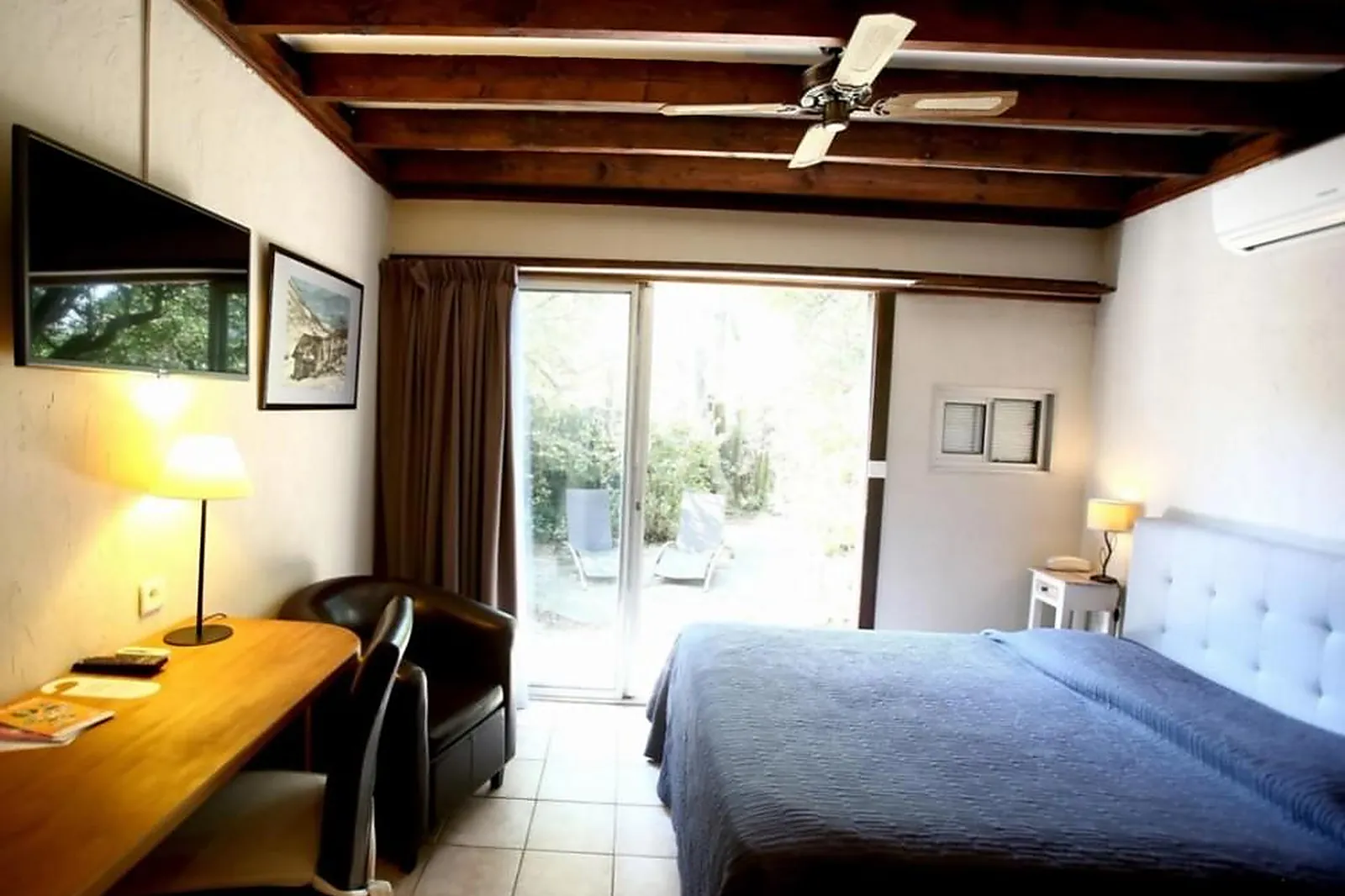 Lieux événementiels, HÔTEL RESTAURANT LES CÈDRES