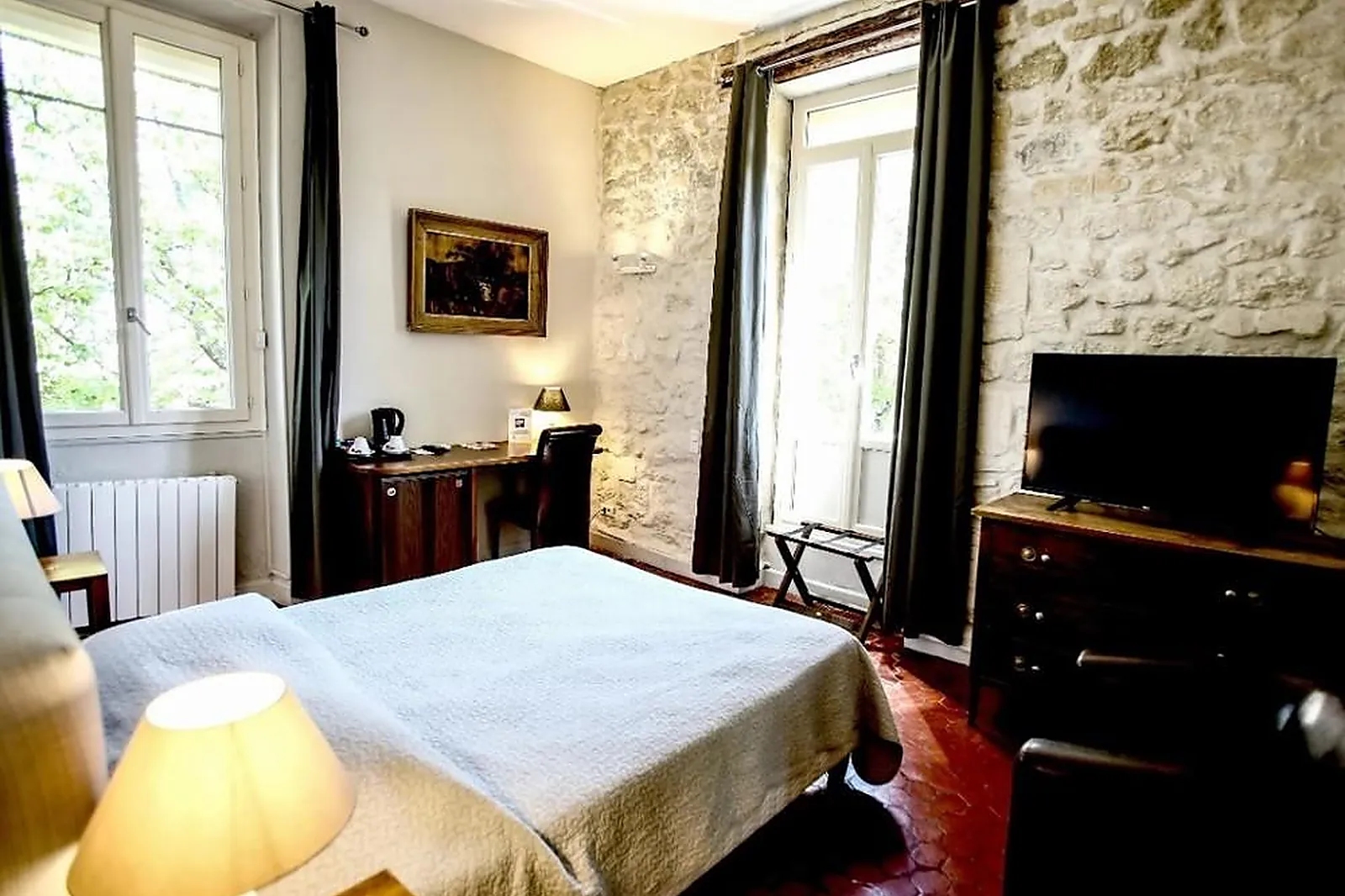 Lieux événementiels, HÔTEL RESTAURANT LES CÈDRES