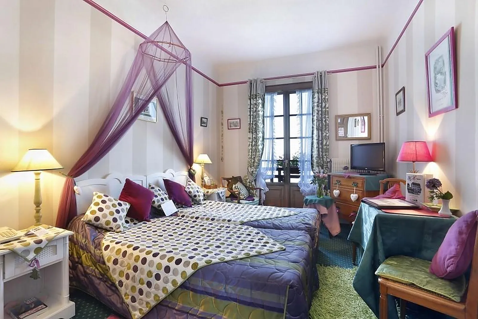 Lieux événementiels, HÔTEL RESTAURANT LES CYGNES