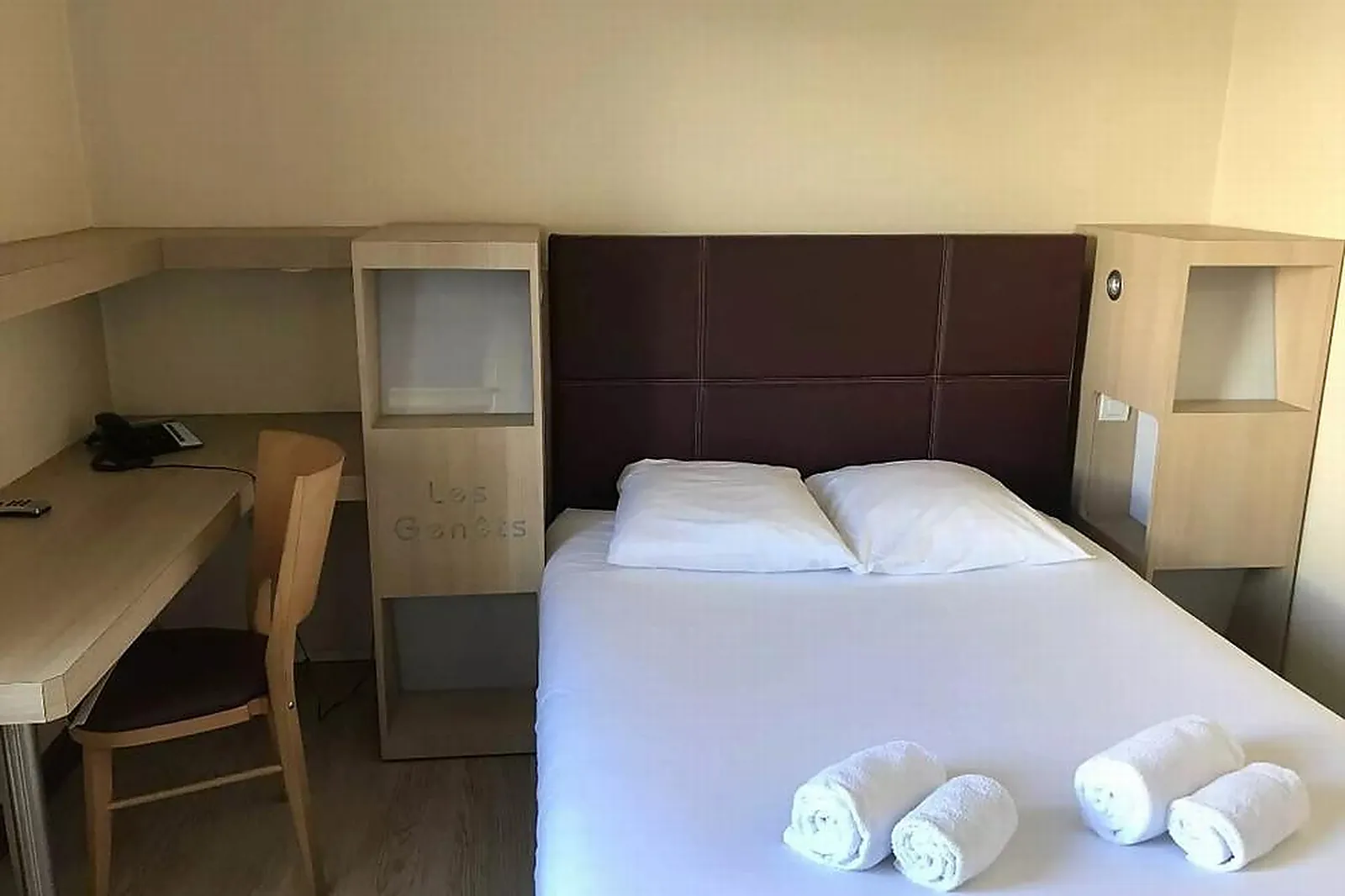 Lieux événementiels, HÔTEL RESTAURANT LES GENÊTS