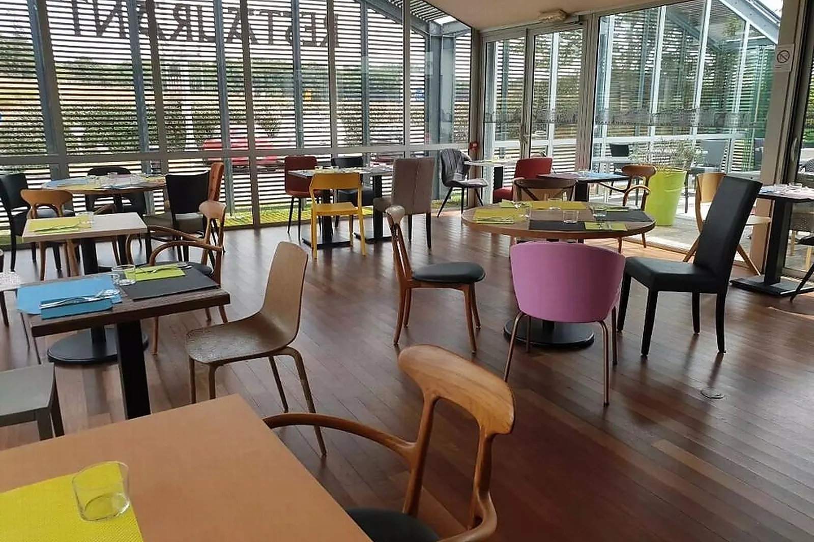 Lieux événementiels, HÔTEL RESTAURANT LES GENÊTS