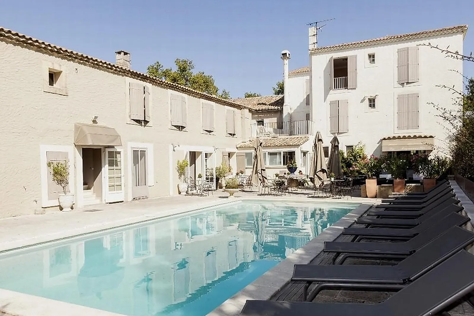 Lieux événementiels, HÔTEL RESTAURANT LES MAGNANARELLES