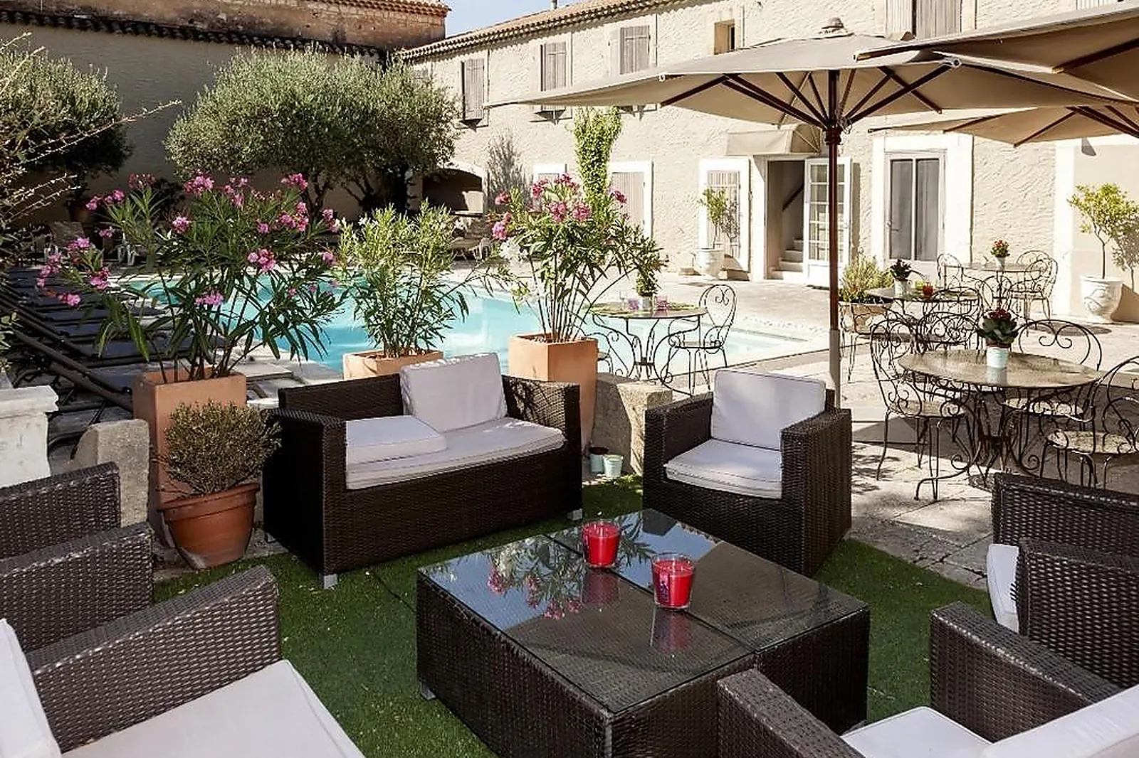 Lieux événementiels, HÔTEL RESTAURANT LES MAGNANARELLES