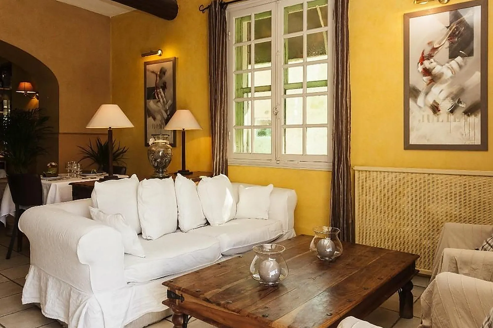 Lieux événementiels, HÔTEL RESTAURANT LES MAGNANARELLES